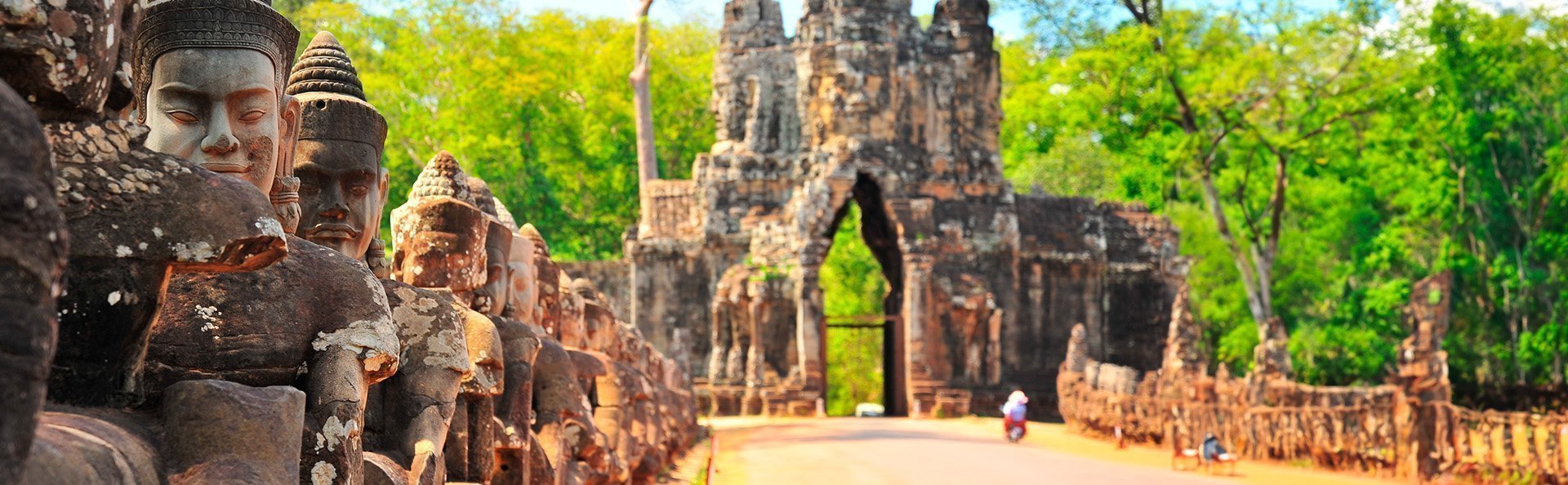 Stenporten ved Angkor Thom i Cambodja