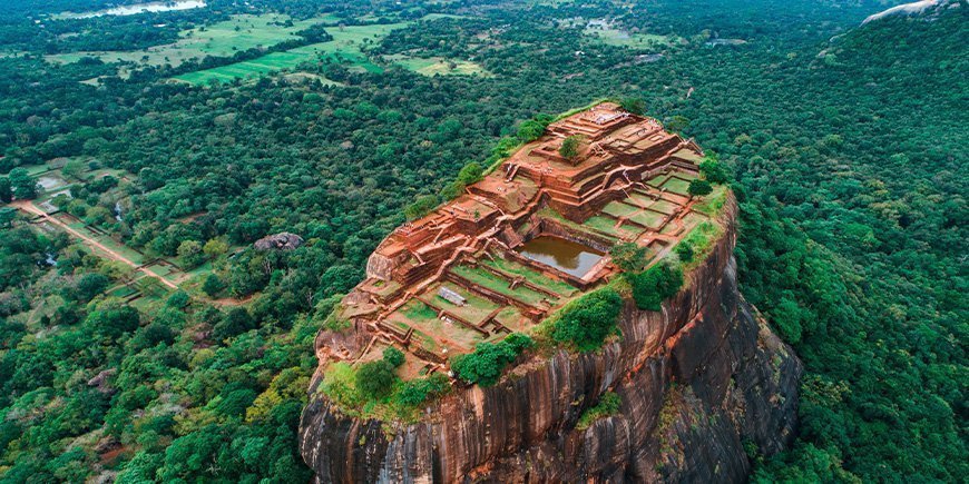 Sigiriya og de frodige omgivelser