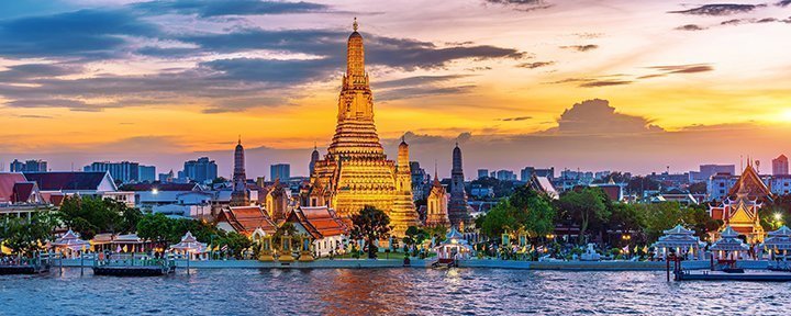 Wat Arun-templet ved solnedgang i Bangkok, Thailand