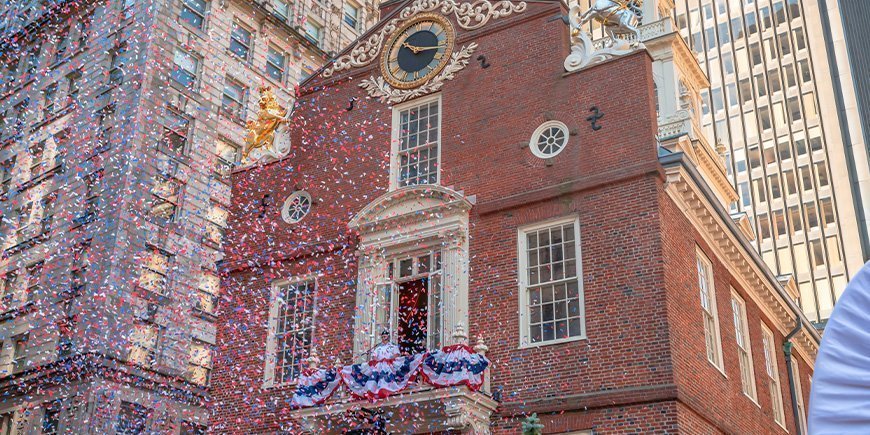 Konfetti ved the Old State House i Boston efter oplæsning af the Declaration of Independence