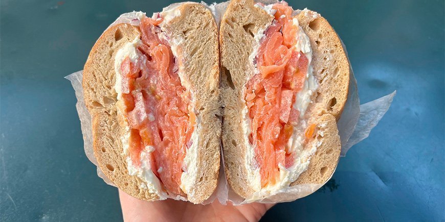 Bagel med flødeost og laks i New York