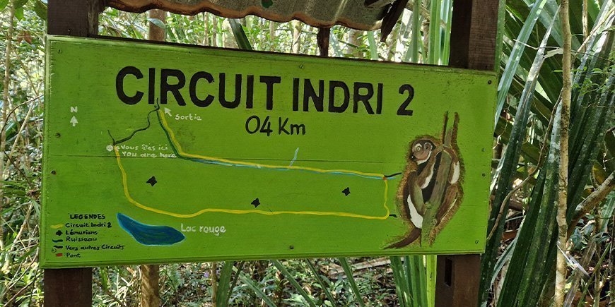Skilt fra indri-gåtur i Andasibe-Mantadia Nationalpark