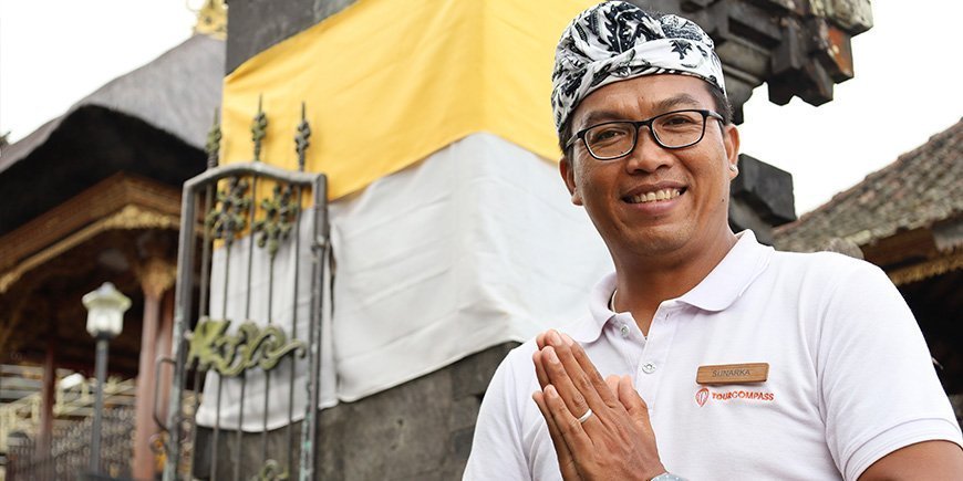 Guide på udflugt i Indonesien