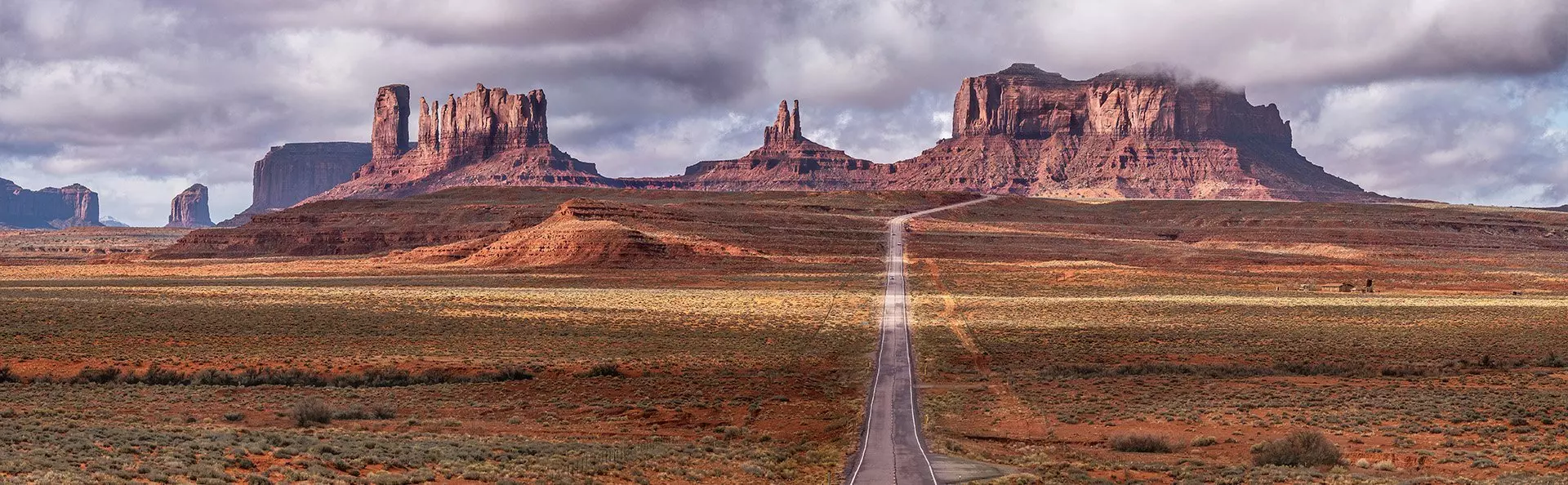 Den sceniske vej til Monument Valley i Utah, USA