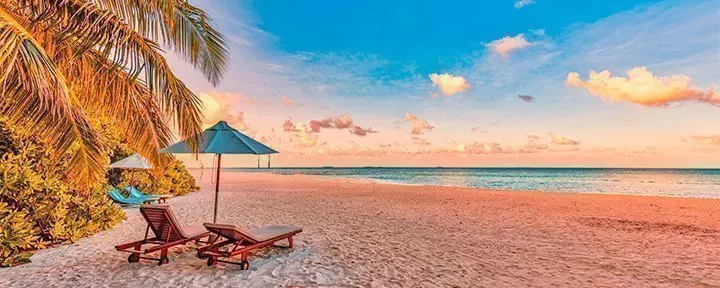 Strand i solnedgangen på Mauritius