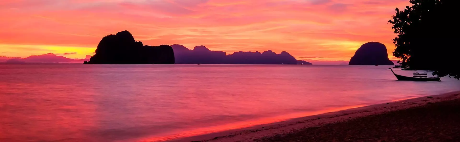 Solnedgang på Koh Ngai i Thailand