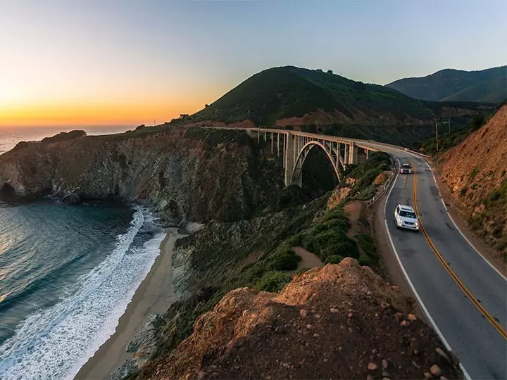 Solnedgang over Bixby Bridge i Californien