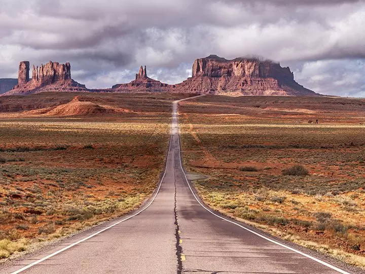 Den sceniske vej til Monument Valley i Utah, USA